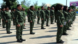 تخريج دورة تدريبية جديدة لأعضاء قواتنا على مستوى شمال وشرق سوريا في مقاطعة منبج.Bidawîkirina dewreyek nû ji endamên hêzên me li ser asta Bakûr û Rojhilatê sûriyê li kantona Minbic