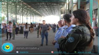 قدمت قواتنا الحماية اللازمة للمظاهرة التي خرج بها الأهالي اليوم الخميس 10 اغسطس / آب بمقاطعة الفرات مناديةً بحرية المرأة في شنكال وأفغانستان .roja pênşemê 10 ê tebaxê Hêzên me parastina pêwîst kirin ji bo meşa kû miletê kantona firatê pê rabibûn ji bo azadiya jinan li Şengal û Efxanistanê .