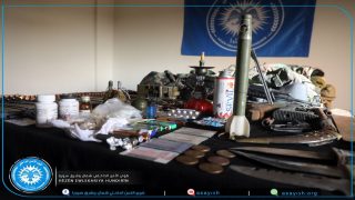 ضمن الحملة الأمنية التي أطلقتها قواتنا، إلقاء القبض على 10 مطلوبين للعدالة غربي دير الزور Di çarçoveya hemleya ewlehiyê ya hêzên me li rojavayê Dêrezorê 10 kesên ku ji bo edaletê dihatin xwastin hatin girtin