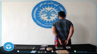 مروج للمواد المخدرة بقبضة قواتنا في مدينة منبج Li bajarê Minbicê belavkarekî hişbirê hat girtin