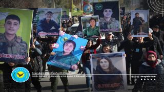 قواتنا تشيع جثمان شهيدة من قواتنا في مقاطعة الجزيرة Hêzên me cenazeyê şehîdeke jin a hêzên me li Herêma Elcezîrê oxir kirin