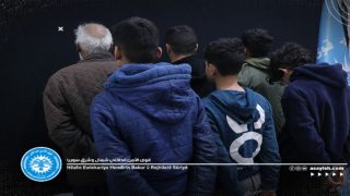 القبض على عصابة سرقة محتويات السيارات في مقاطعة الرقةLi kantona Reqayê komeke dizên otomobîlan hatin girtin