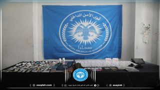 القبض على ثلاثة متهمين بالإتجار والترويج للمخدرات في مقاطعة الجزيرةSê tewanbar bi tometa bazirganiya madeyên hişbir û belavkirina wan li kantona Cezîrê hatin girtin.