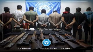 إلقاء القبض على ثمانية من مروّجي ومتعاطي المخدرات في دير الزورHeşt bangeşedêr û bikarhênerên madeyên hişber li Dêra Zorê hatin girtin