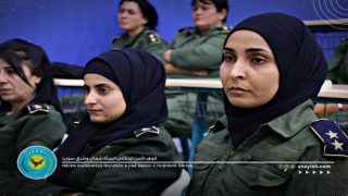 تخريج الدورة الخامسة للضباط في شمال وشرق سوريا باسم الشهيد أيمن جوليDewreya Pêncemîn a Efseran li Bakur û Rojhilatê Sûriyê bi navê Şehîd Eymen Çolê hat derçûnkirin