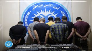 قواتنا تلقي القبض على تجار أسلحة ومخدرات في مدينة الطبقةHêzên me li bajarê Tebqayê bazirganên çek û madeyên hişbir girtin