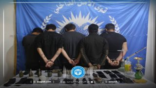 القبض على شبكة لترويج وتعاطي المخدرات وضبط أسلحة في مقاطعة الفراتLi kantona Firatê Toreke belavkirin û bikaranîna madeyên hişbirê hatin girtin û çek hatin desteser kirin