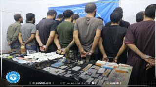 مكافحة المخدرات تلقي القبض على شبكة ترويج في قامشلو وتضبط كميات متنوعة من المواد المحظورةHêzên Dijî Madeyên Hişber li Qamişlo gurûpek ji Bazirganên Madeyên Hişber digrin, û bi wan re Mîqdarne Cûrbecûr ji madeyên Qedexekirî Desteser kirin